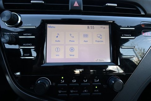 Used 2020 Toyota Camry LE image 10