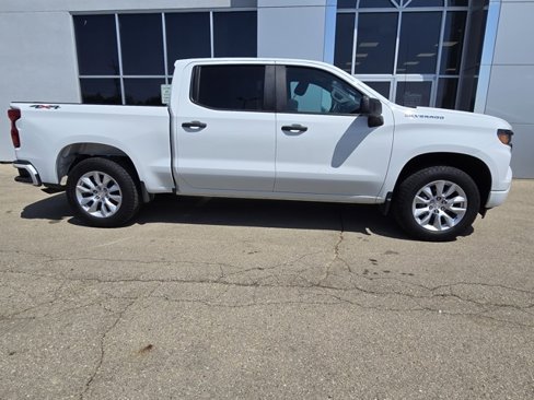Used 2022 Chevrolet Silverado 1500 Custom image 2