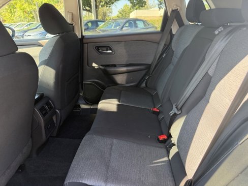 Used 2023 Nissan Rogue SV image 11