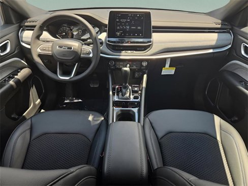 New 2025 Jeep Compass Latitude image 16