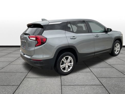 Used 2024 GMC Terrain SLE image 5
