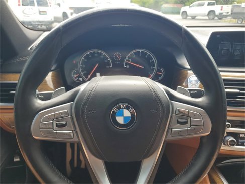 Used 2016 BMW 740i image 28