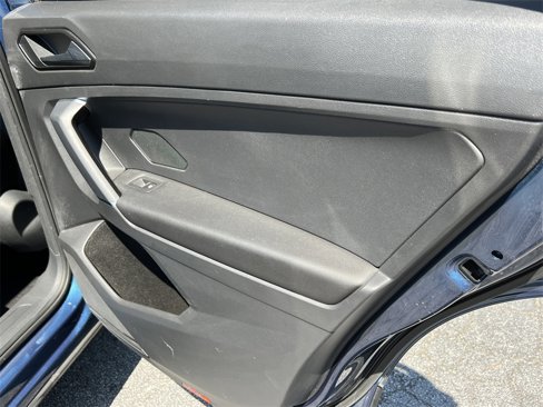 Used 2018 Volkswagen Tiguan SE image 16