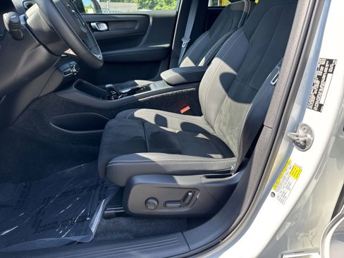 Certified 2022 Volvo C40 P8 Recharge Ultimate image 17