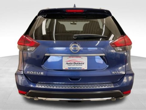 Used 2018 Nissan Rogue SV image 4