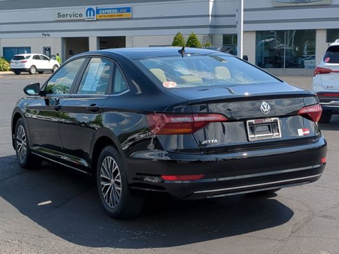 Used 2019 Volkswagen Jetta SE w/ Cold Weather Package image 4