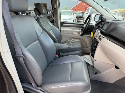 Used 2010 Volkswagen Routan SE image 10
