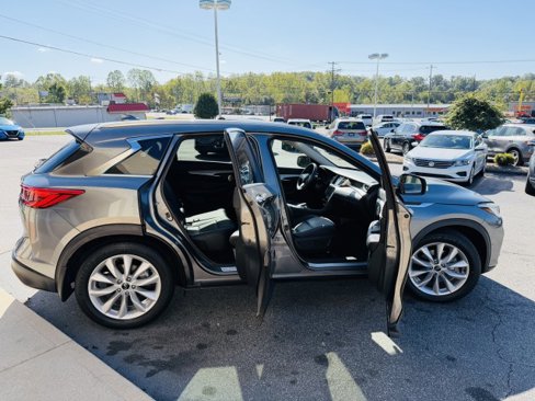 Used 2019 INFINITI QX50 Essential w/ Premium Audio Package image 19