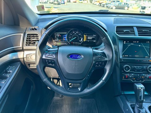 Used 2017 Ford Explorer XLT w/ XLT Technology Feature Bundle image 26