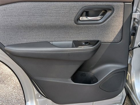 Used 2022 Nissan Rogue SV image 26