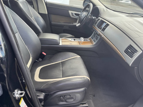 Used 2015 Jaguar XF Portfolio image 26