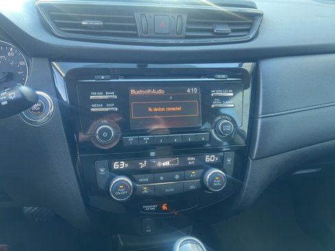 Used 2017 Nissan Rogue SV image 19