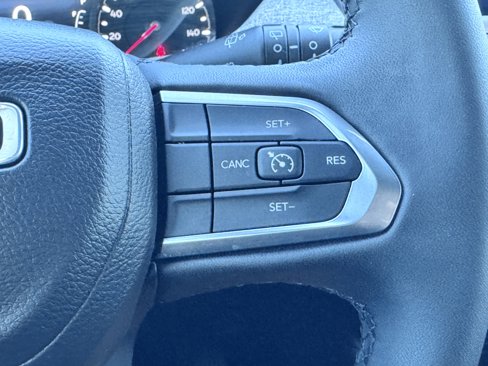 Used 2024 Jeep Compass Latitude image 28