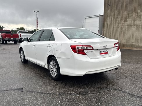 Used 2014 Toyota Camry LE image 2