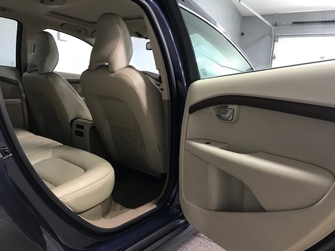 Used 2010 Volvo XC70 3.2 image 15