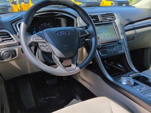 Used 2017 Ford Fusion SE w/ Fusion SE Technology Package image 30