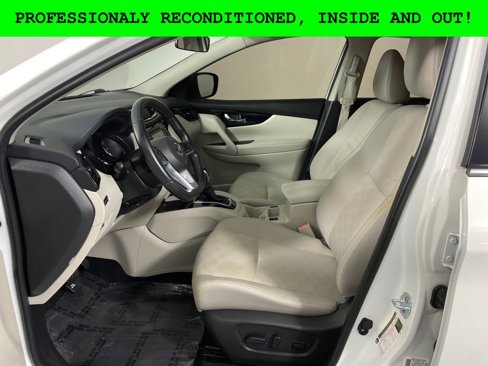 Used 2017 Nissan Rogue Sport SV w/ SV Premium Package image 7