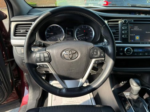 Used 2017 Toyota Highlander Plus image 13