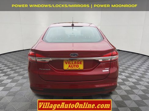 Used 2017 Ford Fusion SE w/ Fusion SE Technology Package image 3
