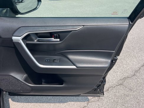 Used 2022 Toyota RAV4 SE image 10