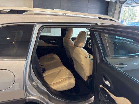 Used 2015 Jeep Cherokee Latitude image 14
