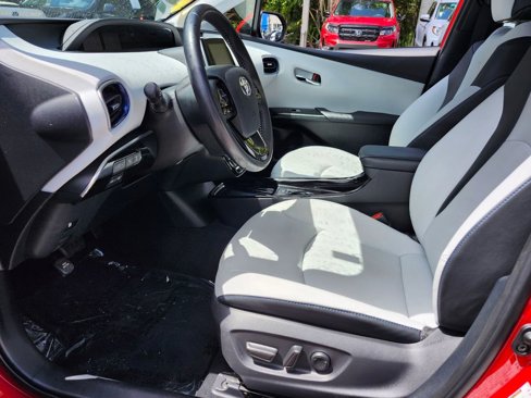 Used 2022 Toyota Prius Limited w/ Premium Convenience Package image 5