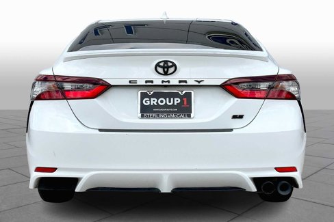 Used 2022 Toyota Camry SE image 3