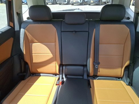 Used 2019 Volkswagen Tiguan SE w/ Panoramic Sunroof Package image 19