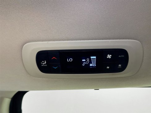 Used 2019 Chrysler Pacifica Touring-L image 23