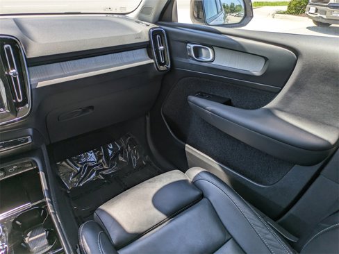 Certified 2023 Volvo XC40 B5 Plus image 17
