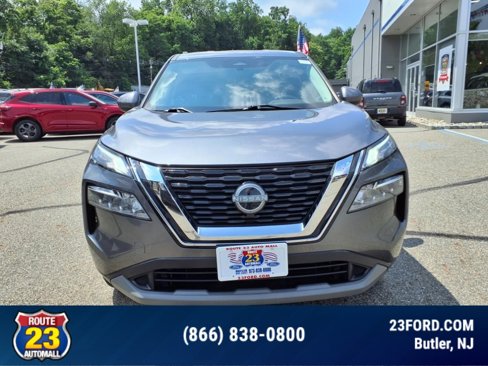 Used 2023 Nissan Rogue SV image 2