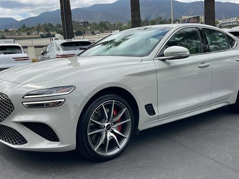 Used 2025 Genesis G70 2.5T image 13