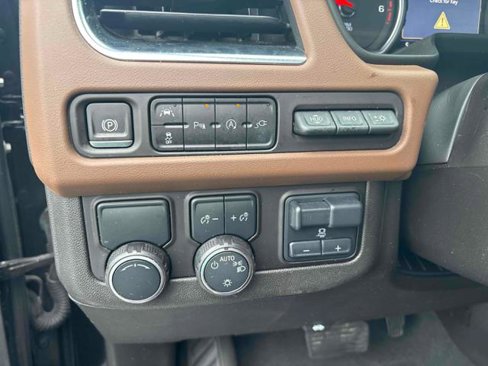 Used 2021 Chevrolet Tahoe High Country w/ Premium Package image 16