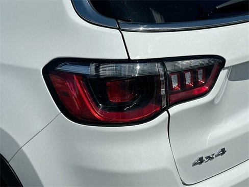 Certified 2022 Jeep Compass Limited image 8