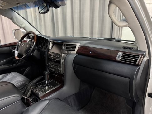 Used 2011 Lexus LX 570 4WD image 9