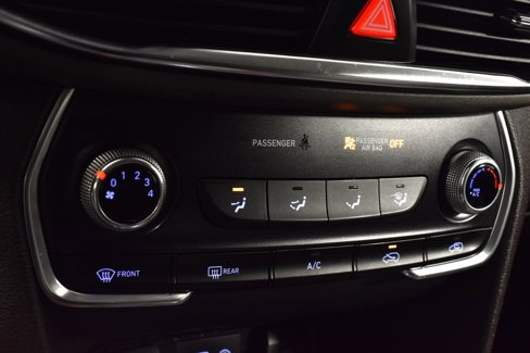 Used 2019 Hyundai Santa Fe SE image 25