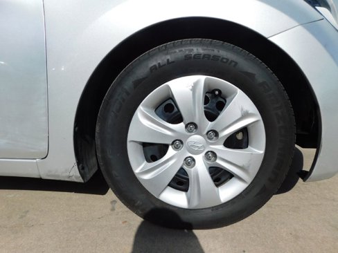 Used 2016 Hyundai Elantra SE image 9