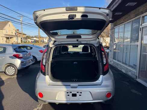 Used 2017 Kia Soul + image 16