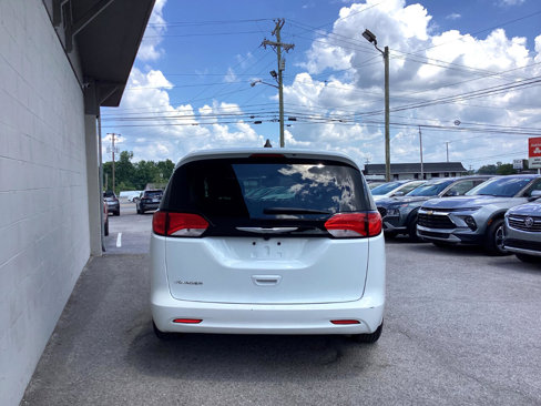 Used 2023 Chrysler Voyager LX image 4