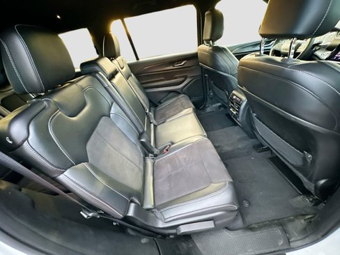 Used 2023 Jeep Grand Cherokee L Laredo image 32
