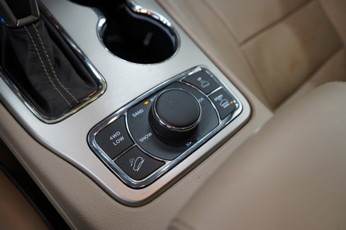 Used 2017 Jeep Grand Cherokee Overland w/ Jeep Active Safety Group image 23