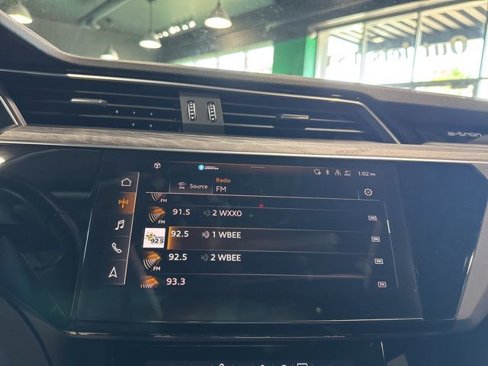 Used 2021 Audi e-tron Premium w/ Convenience Plus Package image 17