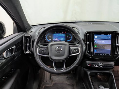 Used 2021 Volvo XC40 P8 Recharge w/ Advanced Package image 2