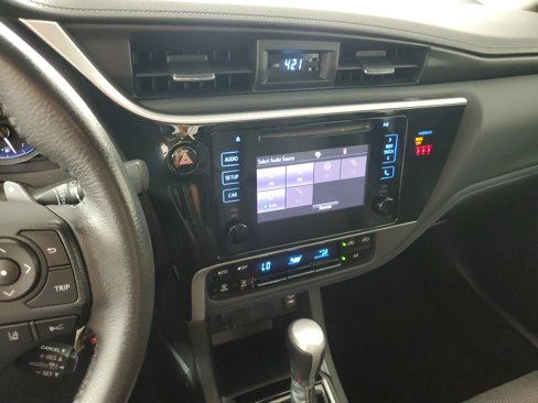 Used 2018 Toyota Corolla SE image 16