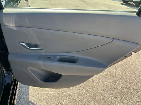 Used 2023 Hyundai Elantra SEL image 40