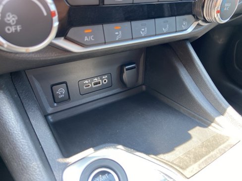 Used 2025 Nissan Sentra SV image 18