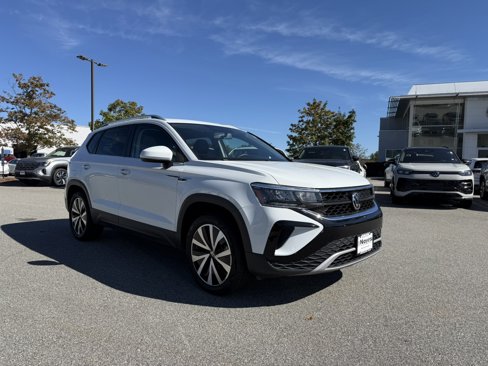Certified 2022 Volkswagen Taos SE image 3