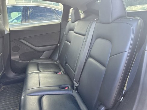 Used 2021 Tesla Model Y Long Range image 13