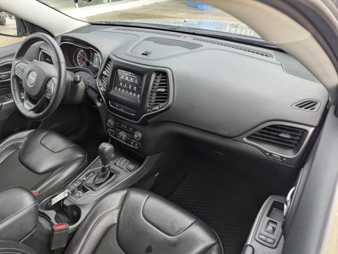 Used 2019 Jeep Cherokee Latitude Plus w/ Cold Weather Group image 25