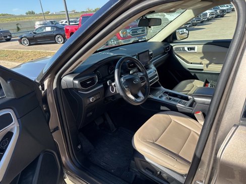 Used 2021 Ford Explorer XLT w/ Equipment Group 202A image 20
